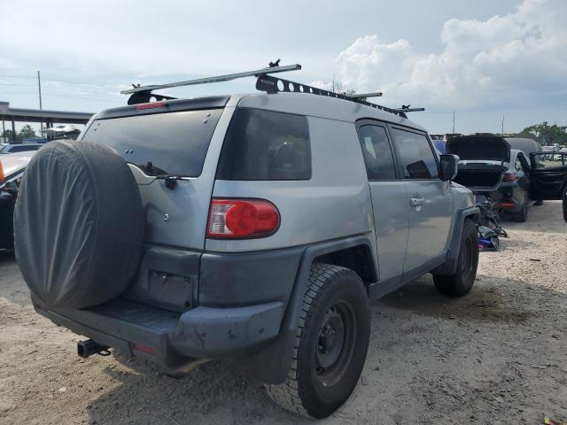 JTEZU11F070015902 - 2007 TOYOTA FJ CRUISER SILVER photo 3