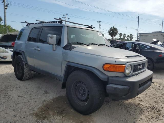 JTEZU11F070015902 - 2007 TOYOTA FJ CRUISER SILVER photo 4