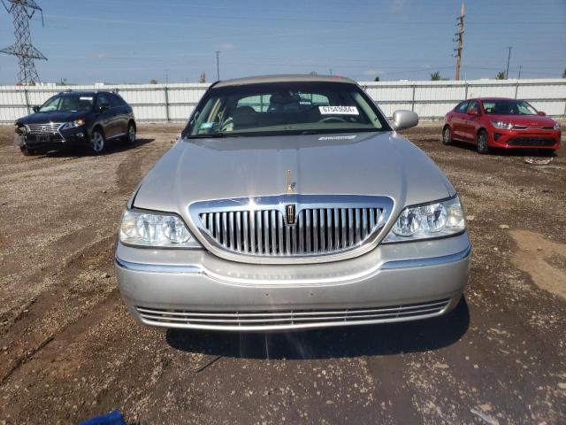 1LNHM81W54Y626929 - 2004 LINCOLN TOWN CAR EXECUTIVE SILVER photo 5