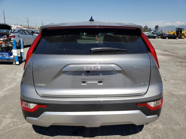 KNDCP3LE0P5089955 - 2023 KIA NIRO LX SILVER photo 6