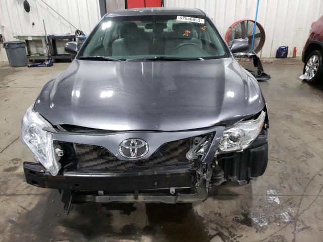 4T4BF3EK7AR004982 - 2010 TOYOTA CAMRY BASE GRAY photo 5