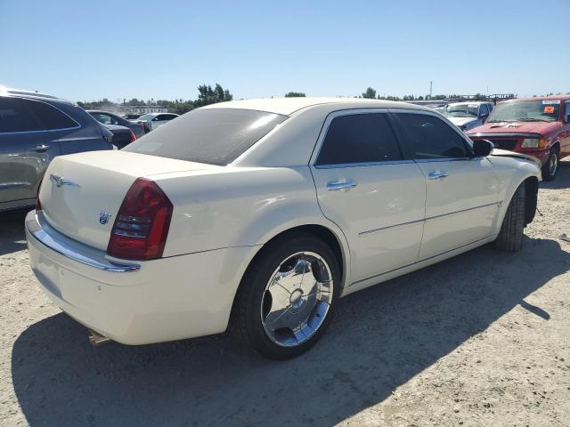 2C3AA63H35H631659 - 2005 CHRYSLER 300C WHITE photo 3