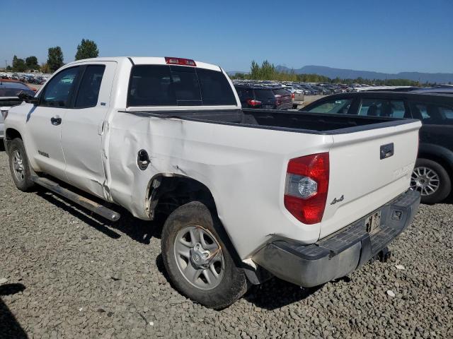 5TFUM5F12KX081497 - 2019 TOYOTA TUNDRA DOUBLE CAB SR/SR5 WHITE photo 2
