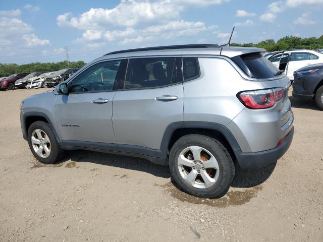 3C4NJDBB5JT262741 - 2018 JEEP COMPASS LATITUDE Gümüş fotoğraf 2