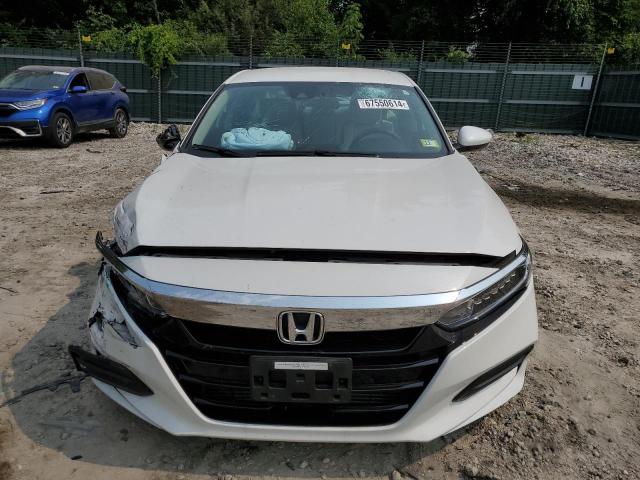 1HGCV1F16JA073200 - 2018 HONDA ACCORD LX WHITE photo 5