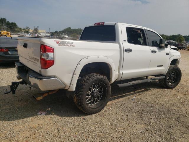 5TFEY5F19JX231788 - 2018 TOYOTA TUNDRA CREWMAX SR5 WHITE photo 3