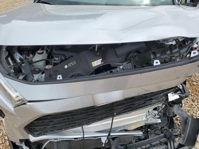 JTMLWRFV7SD304800 - 2025 TOYOTA RAV4 LE ვერცხლისფერი ფოტო 12