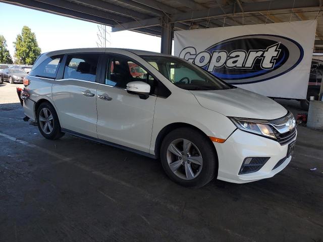 5FNRL6H74JB107235 - 2018 HONDA ODYSSEY EXL WHITE photo 4