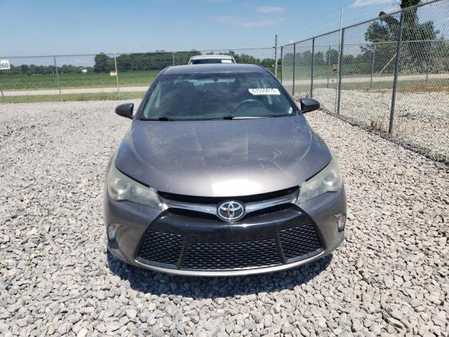 4T1BF1FK6HU315522 - 2017 TOYOTA CAMRY LE GRAY photo 5