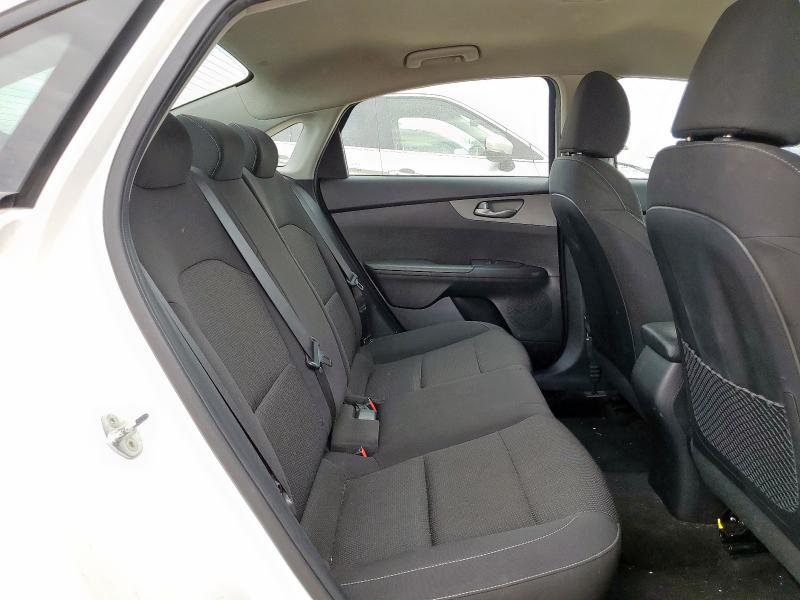 3KPF24AD7KE112611 - 2019 KIA FORTE FE 白色 照片 10