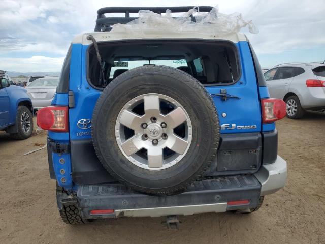 JTEBU11F270020181 - 2007 TOYOTA FJ CRUISER BLUE photo 6