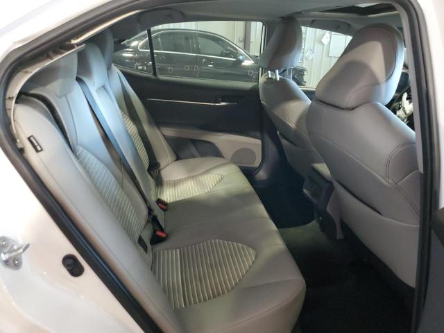 4T1S11AK0NU687147 - 2022 TOYOTA CAMRY SE NIGHT SHADE WHITE photo 10