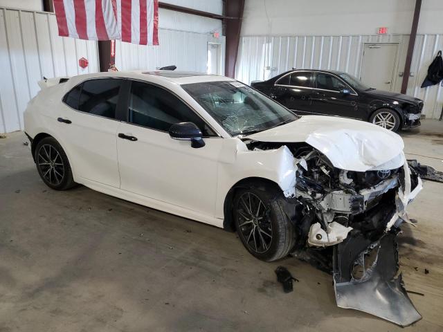 4T1S11AK0NU687147 - 2022 TOYOTA CAMRY SE NIGHT SHADE WHITE photo 4