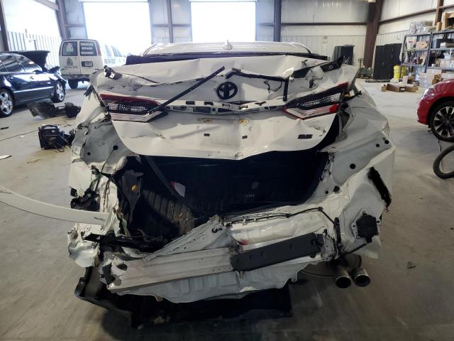 4T1S11AK0NU687147 - 2022 TOYOTA CAMRY SE NIGHT SHADE WHITE photo 6