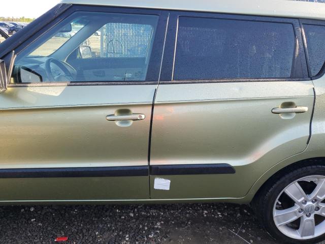 KNDJT2A22B7334192 - 2011 KIA SOUL + GREEN photo 13