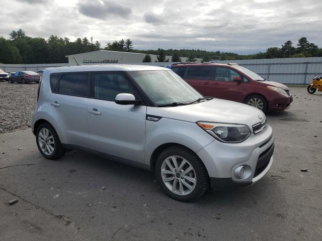 KNDJP3A56J7620761 - 2018 KIA SOUL + SILVER photo 4