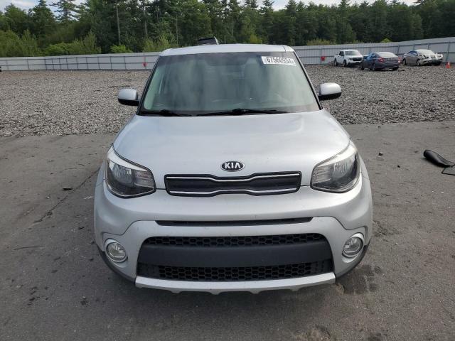 KNDJP3A56J7620761 - 2018 KIA SOUL + SILVER photo 5