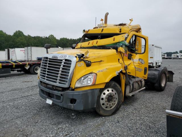 1FUJGEDV9CSBD2760 - 2012 FREIGHTLINER CASCADIA 1 Դեղին լուսանկար 2