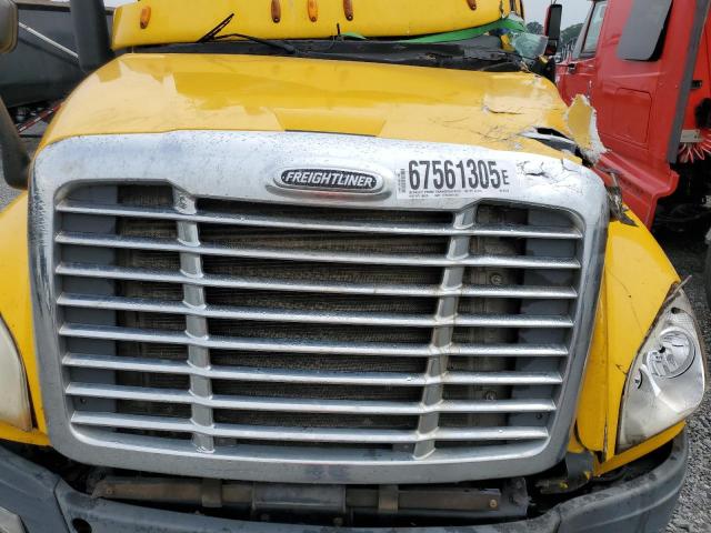 1FUJGEDV9CSBD2760 - 2012 FREIGHTLINER CASCADIA 1 Դեղին լուսանկար 7