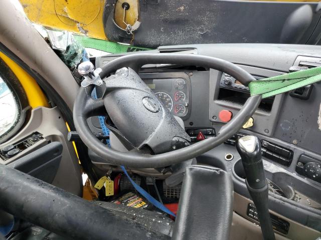 1FUJGEDV9CSBD2760 - 2012 FREIGHTLINER CASCADIA 1 Դեղին լուսանկար 8