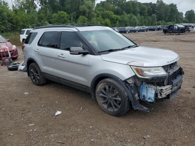 1FM5K7D89HGA03180 - 2017 FORD EXPLORER XLT 银色 照片 4