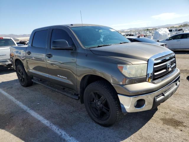 5TFDM5F18CX037456 - 2012 TOYOTA TUNDRA CREWMAX SR5 GRAY photo 4