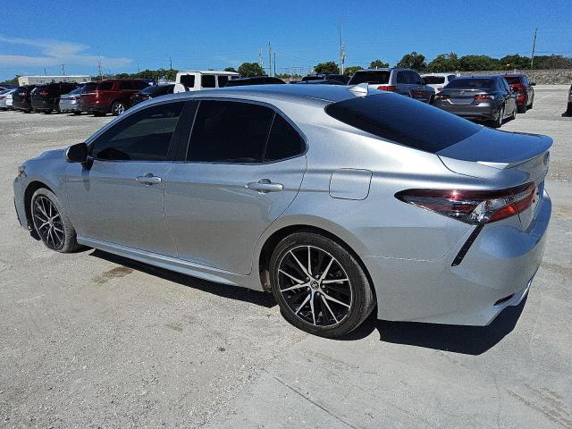4T1G11AK8PU803249 - 2023 TOYOTA CAMRY SE NIGHT SHADE SILVER photo 2