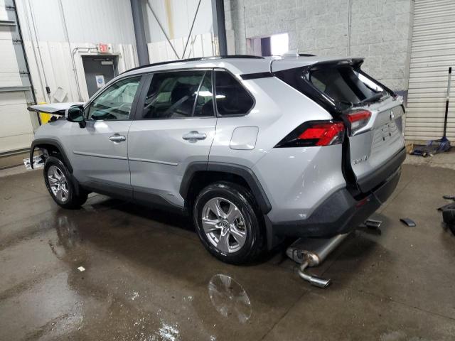2T3RWRFV4RW225687 - 2024 TOYOTA RAV4 XLE SILVER photo 2