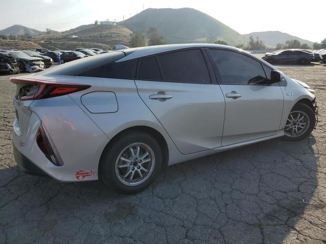 JTDKARFP4H3056466 - 2017 TOYOTA PRIUS PRIM 银色 照片 3