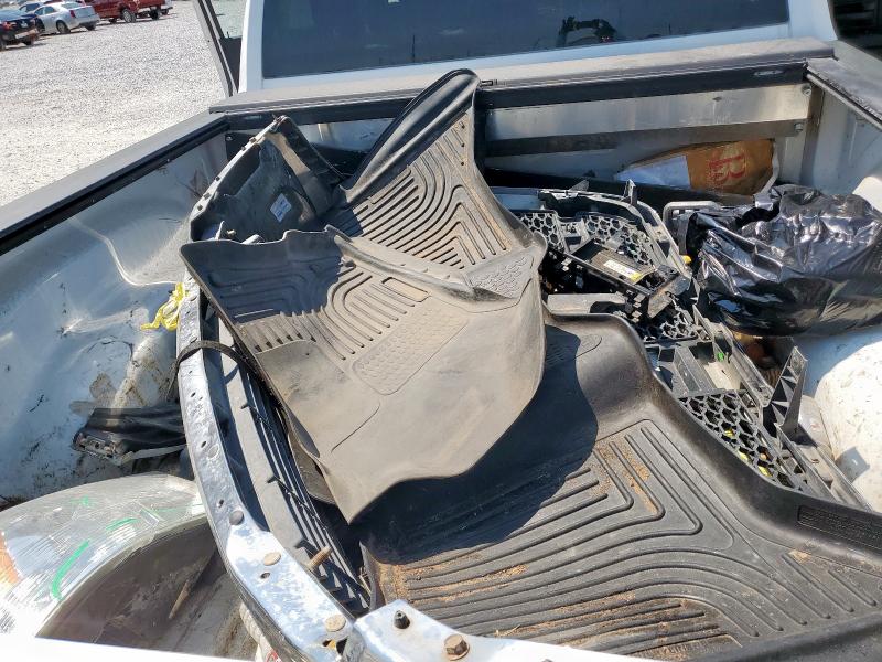 3C6UR5CJ1JG155962 - 2018 RAM 2500 ST WHITE photo 12