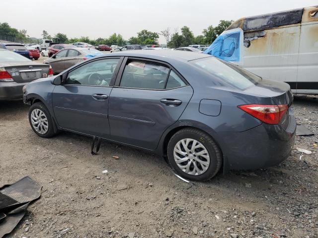 5YFBURHE5JP773832 - 2018 TOYOTA COROLLA L გრაფიტი ფოტო 2