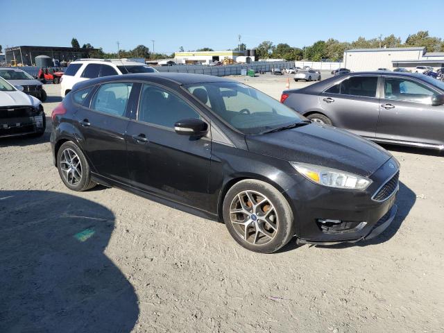 1FADP3K24FL221885 - 2015 FORD FOCUS SE BLACK photo 4