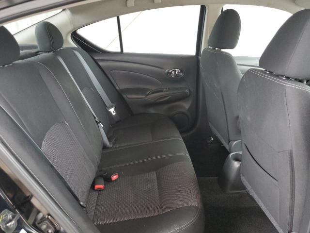3N1CN7AP1JL801577 - 2018 NISSAN VERSA S BLACK photo 10