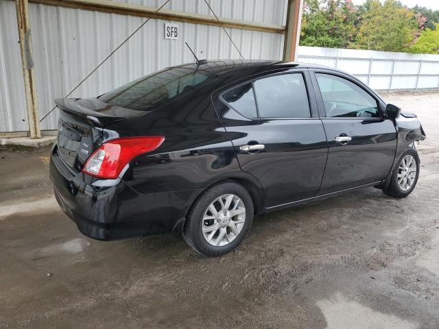 3N1CN7AP1JL801577 - 2018 NISSAN VERSA S BLACK photo 3