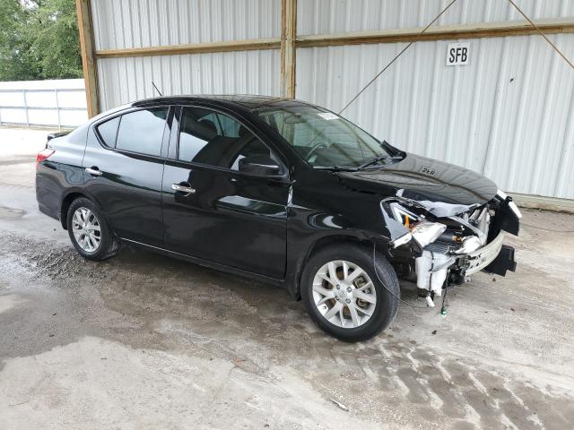 3N1CN7AP1JL801577 - 2018 NISSAN VERSA S BLACK photo 4