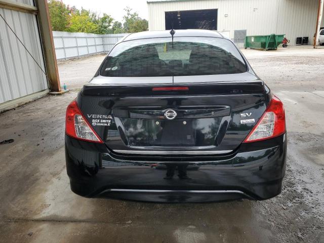 3N1CN7AP1JL801577 - 2018 NISSAN VERSA S BLACK photo 6