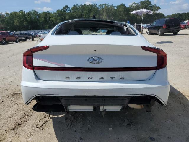 5NPEG4JA2MH063013 - 2021 HYUNDAI SONATA SE WHITE photo 6