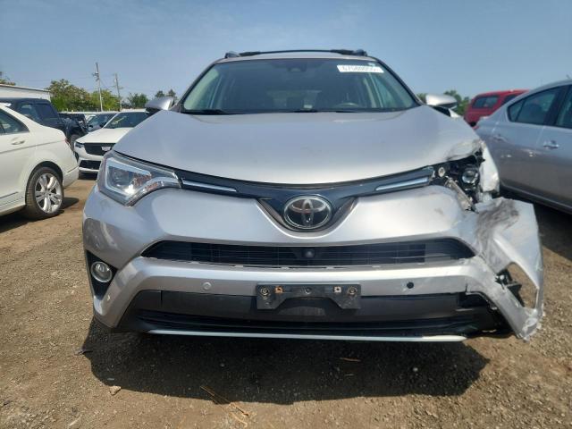 2T3DFREVXJW798903 - 2018 TOYOTA RAV4 LIMITED Srebrny zdjęcie 5