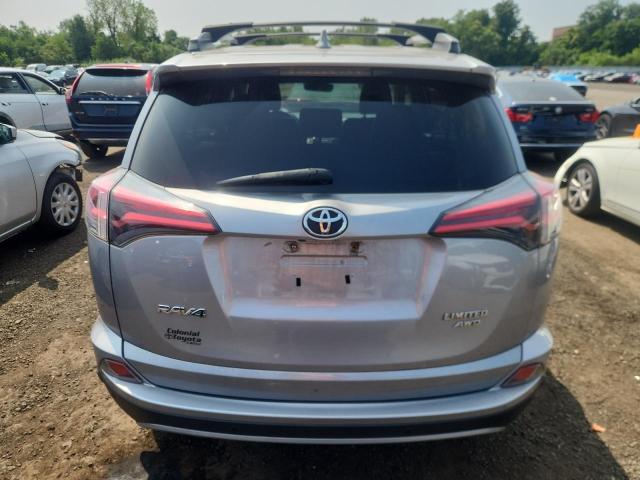 2T3DFREVXJW798903 - 2018 TOYOTA RAV4 LIMITED Srebrny zdjęcie 6