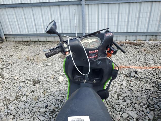 L37MMGFV9HZ051142 - 2017 HUZH SCOOTER GREEN photo 5