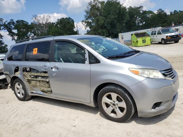 5TDKK3DC3FS609954 - 2015 TOYOTA SIENNA LE GRAY photo 4