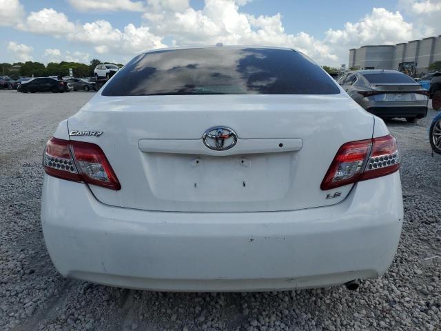 4T1BF3EK6BU727024 - 2011 TOYOTA CAMRY BASE Weiß Foto 6