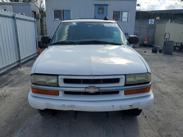 1GNCS13X54K165629 - 2004 CHEVROLET BLAZER WHITE photo 5