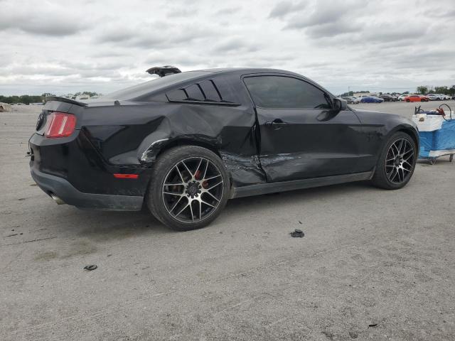 1ZVBP8AM6B5148368 - 2011 FORD MUSTANG BLACK photo 3