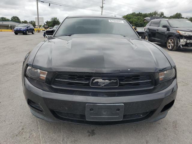 1ZVBP8AM6B5148368 - 2011 FORD MUSTANG BLACK photo 5