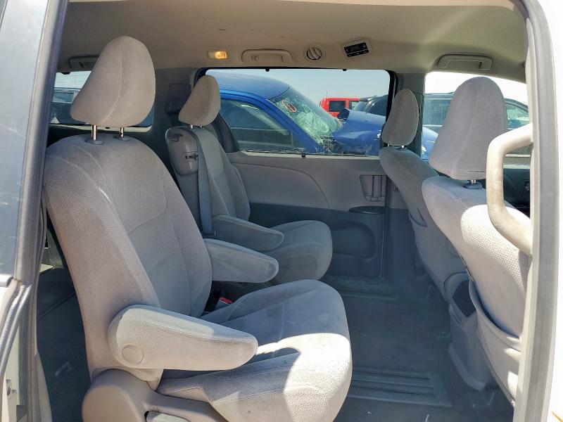 5TDKK3DC3GS740044 - 2016 TOYOTA SIENNA LE 白色 照片 11