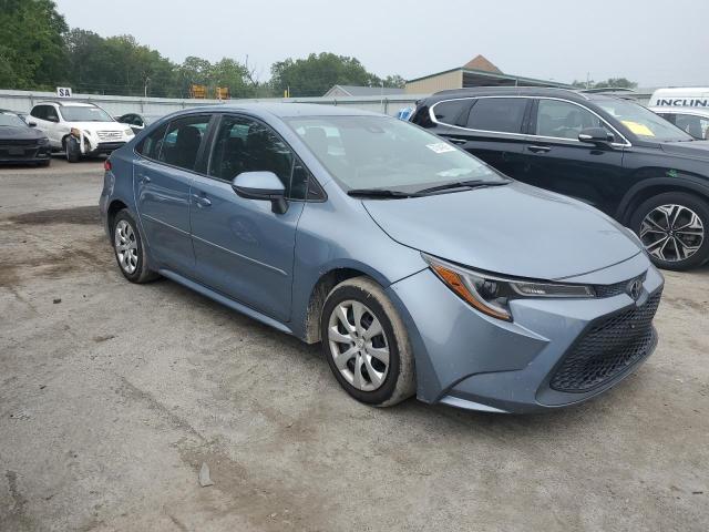 5YFEPRAE5LP074394 - 2020 TOYOTA COROLLA LE Blau Foto 4