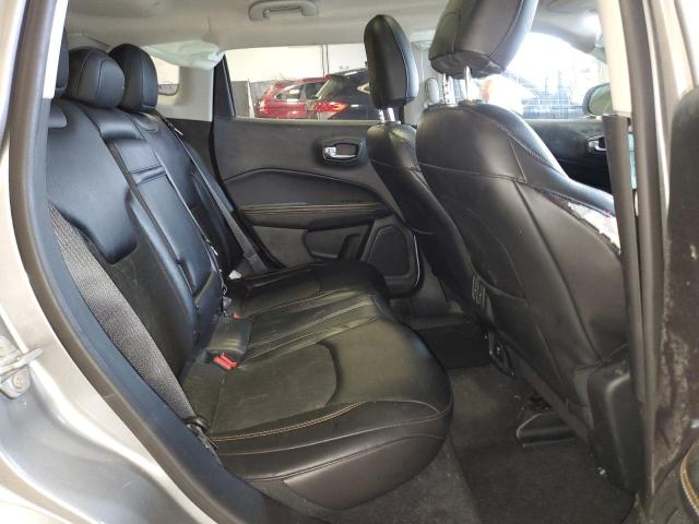 3C4NJDBB2JT314715 - 2018 JEEP COMPASS LATITUDE Argent photo 10