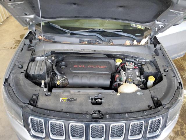 3C4NJDBB2JT314715 - 2018 JEEP COMPASS LATITUDE Argent photo 11