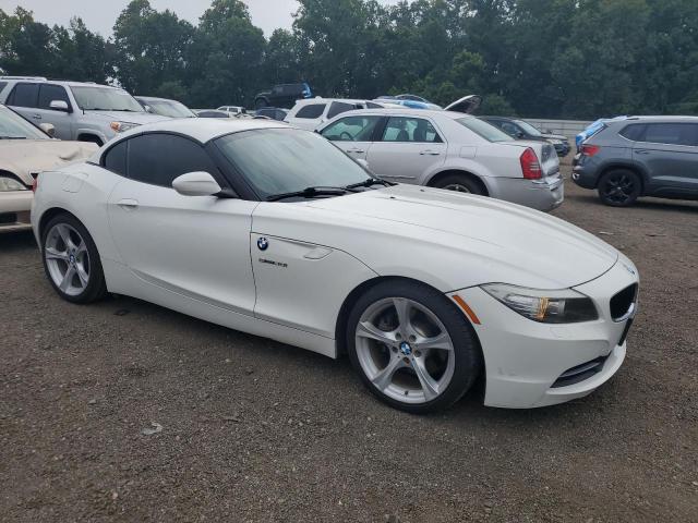 WBALM5C50BE379686 - 2011 BMW Z4 SDRIVE30I Blanco foto 4